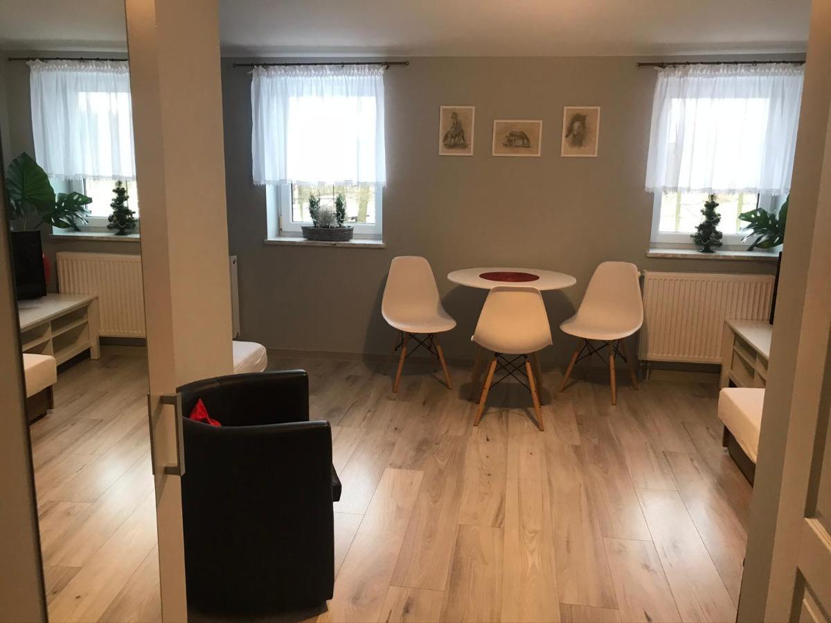 斯塔拉乔维切Stajnia Pod Debem住宿加早餐旅馆 外观 照片