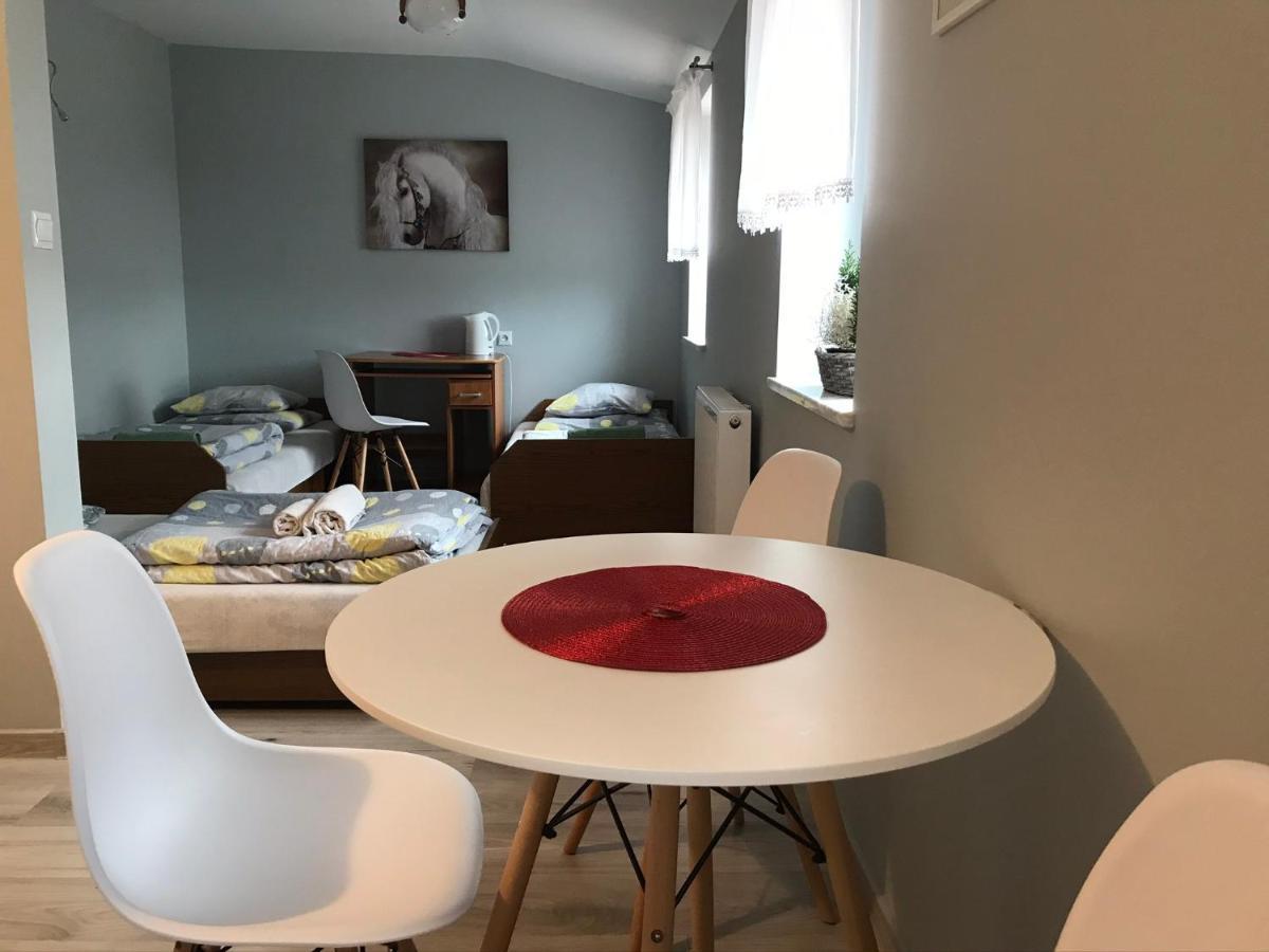斯塔拉乔维切Stajnia Pod Debem住宿加早餐旅馆 外观 照片