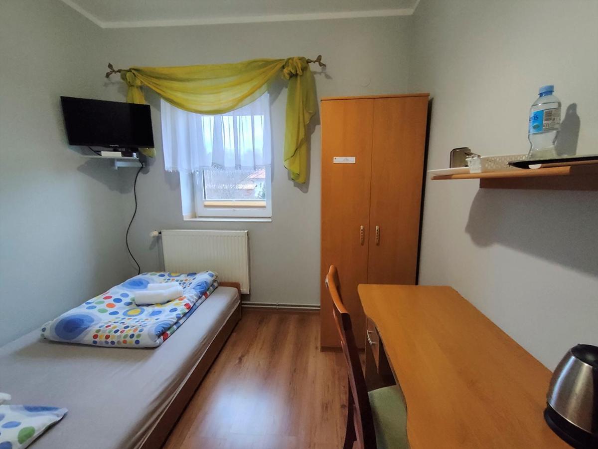 斯塔拉乔维切Stajnia Pod Debem住宿加早餐旅馆 外观 照片