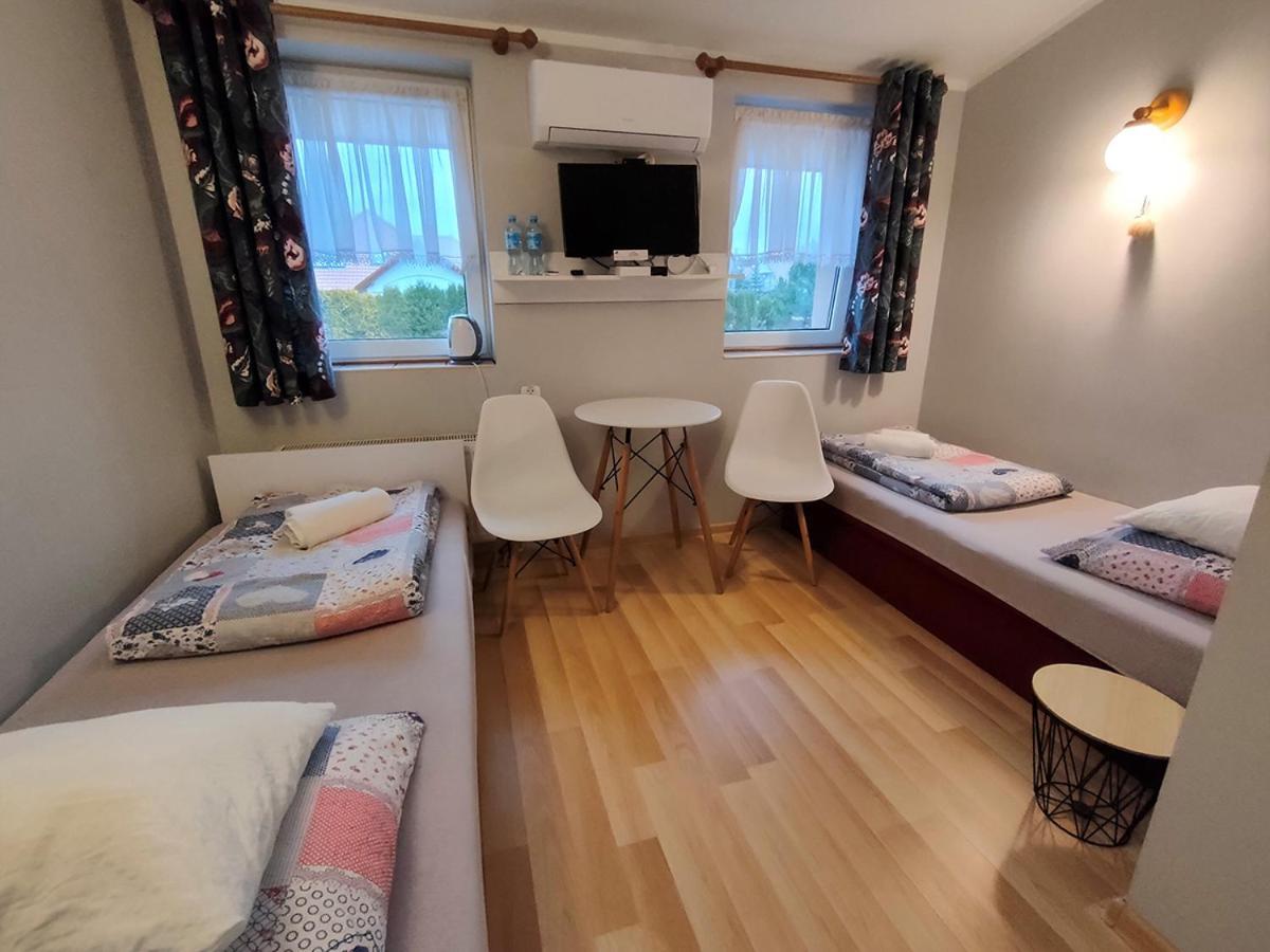 斯塔拉乔维切Stajnia Pod Debem住宿加早餐旅馆 外观 照片