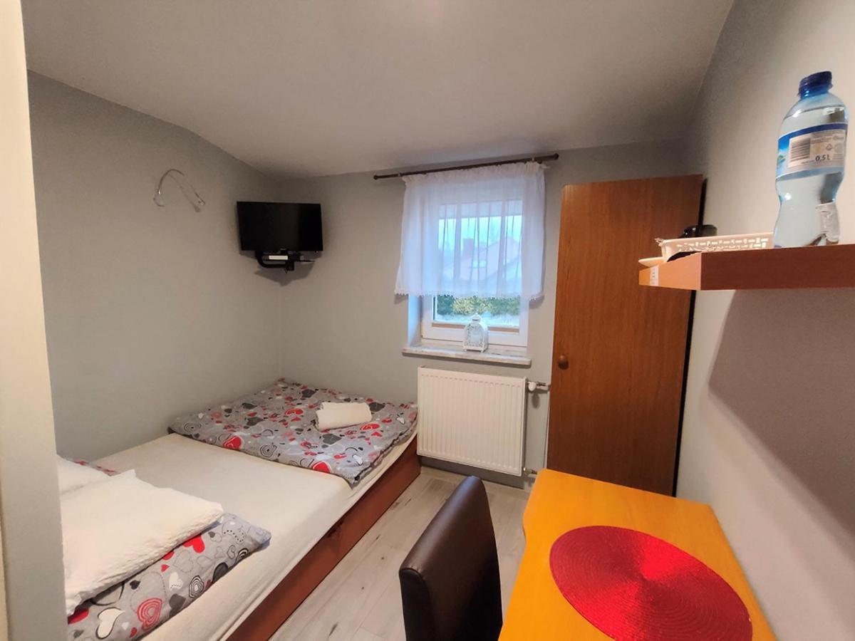 斯塔拉乔维切Stajnia Pod Debem住宿加早餐旅馆 外观 照片