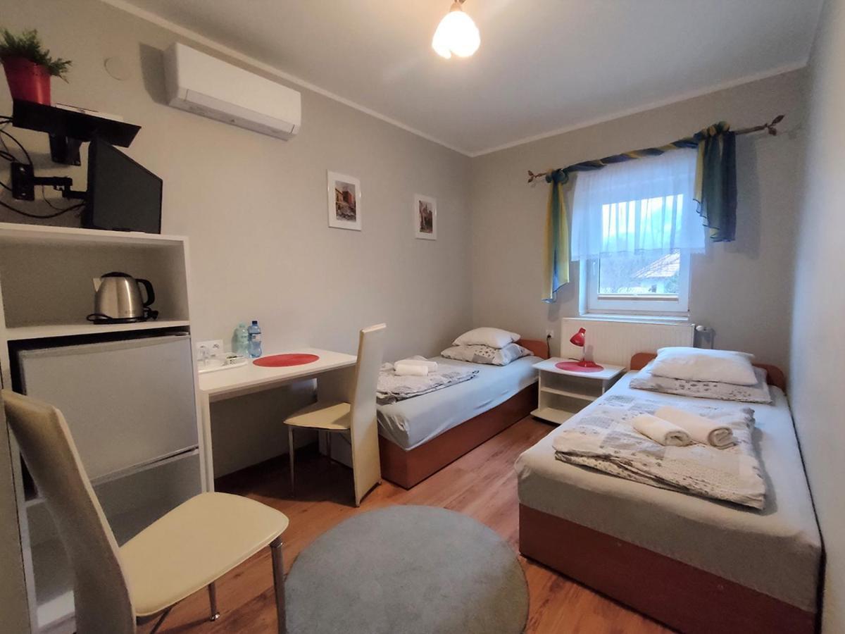 斯塔拉乔维切Stajnia Pod Debem住宿加早餐旅馆 外观 照片