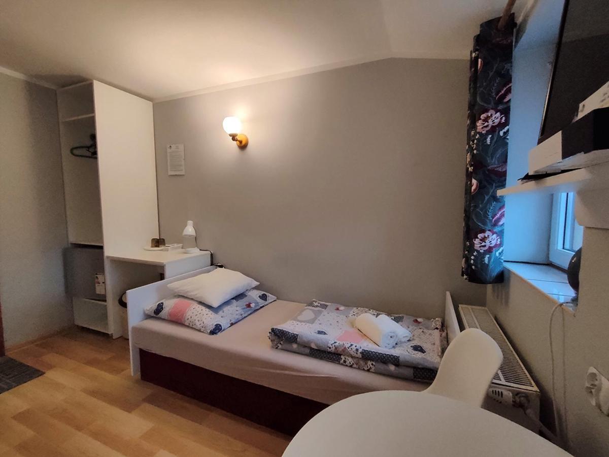斯塔拉乔维切Stajnia Pod Debem住宿加早餐旅馆 外观 照片