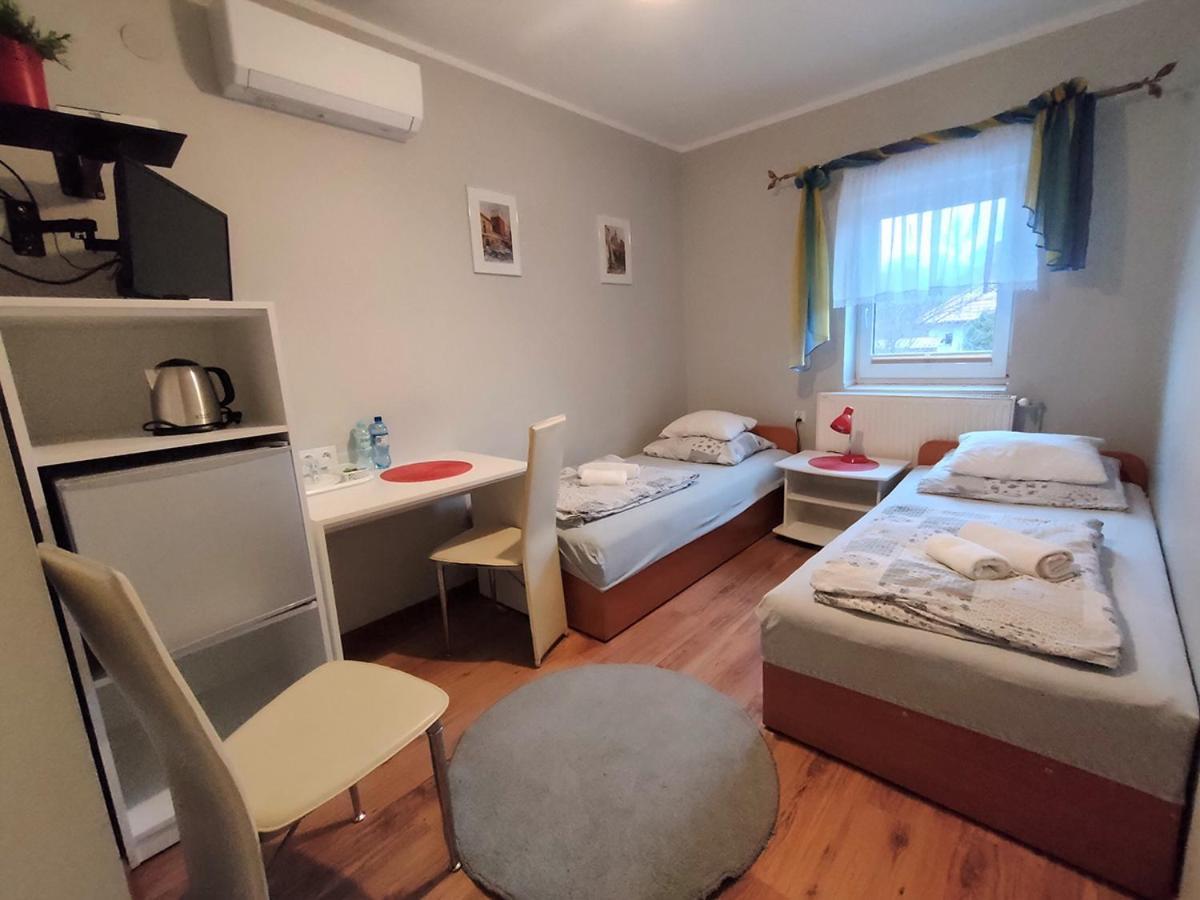 斯塔拉乔维切Stajnia Pod Debem住宿加早餐旅馆 外观 照片
